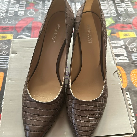 Nine W. pointed snake heels - Picture 1 of 6